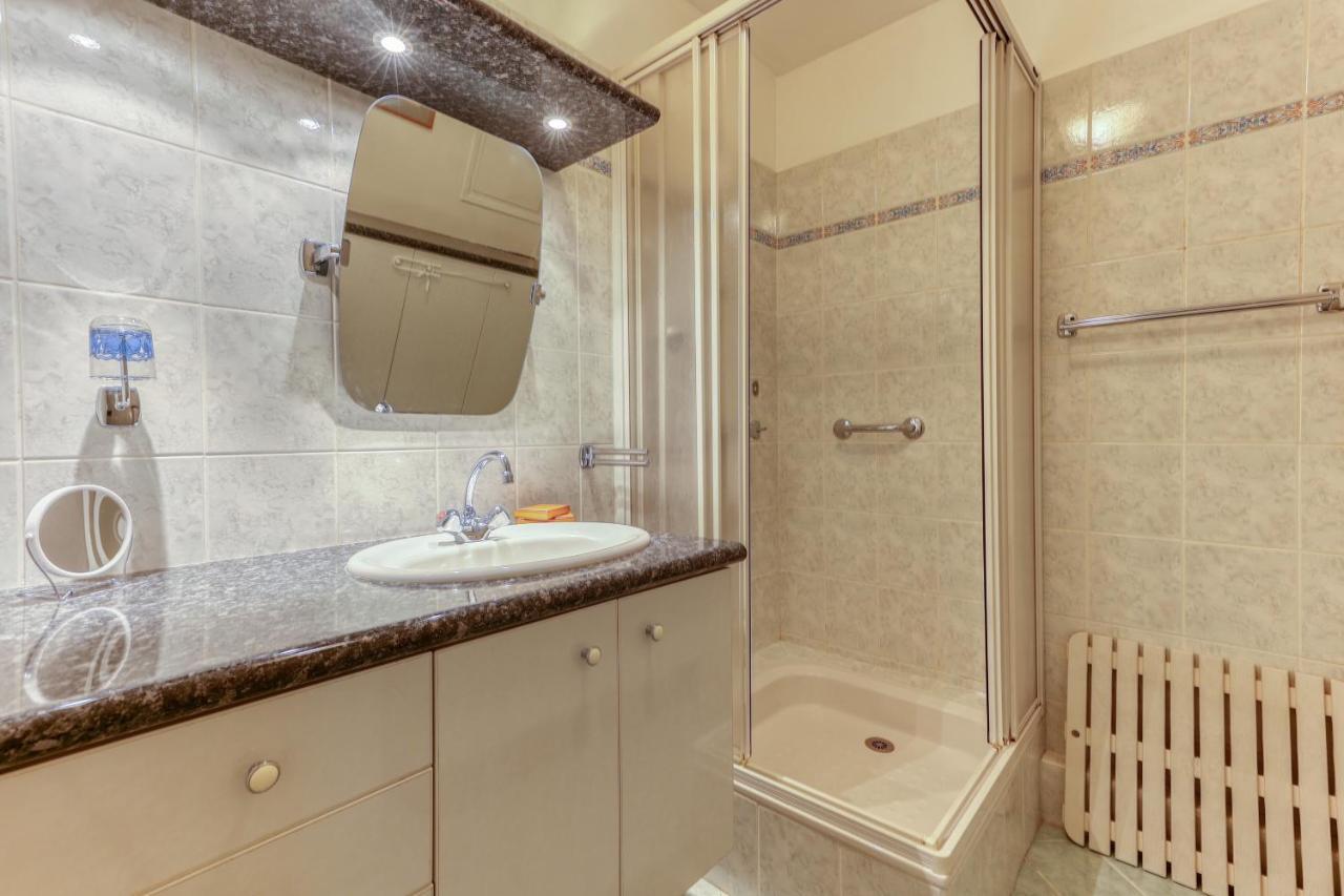 Large And Bright 2 Bdrs Flat With View - Paris 20 Apartment Luaran gambar